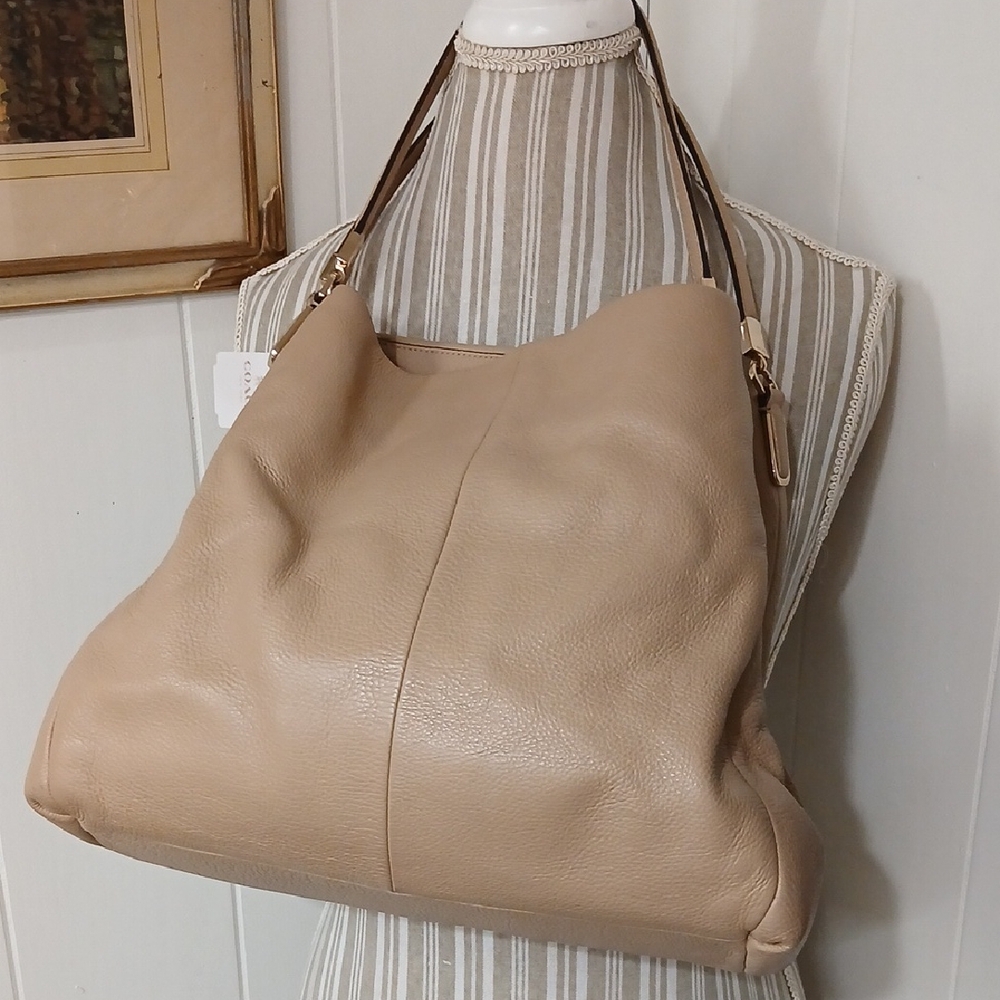 Elegant COACH  Tan Pebbled Leather Phoebe Bag & Dustbag